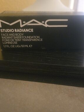🌸💥💎MAC Cosmetics Studio Radiance Face and Body N2 Foundation -